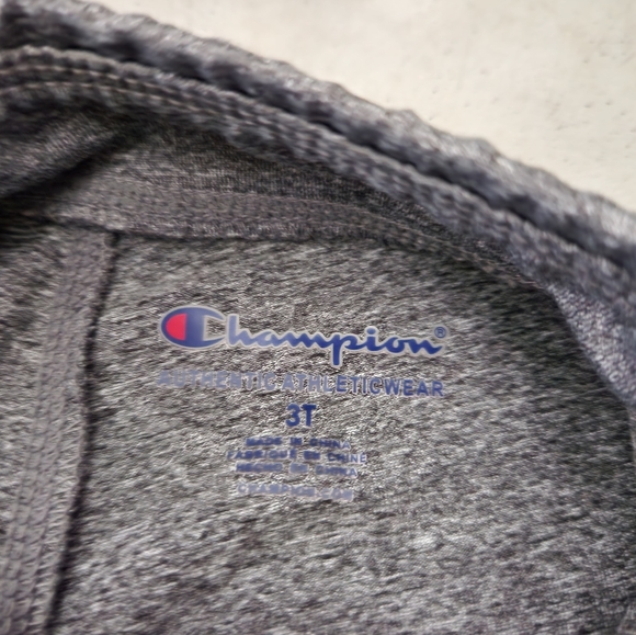 Champion outfit - Picture 4 of 8